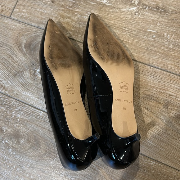 Ann Taylor Black Patten Leather Kitten Heel Pumps Size 8 - Picture 12 of 13